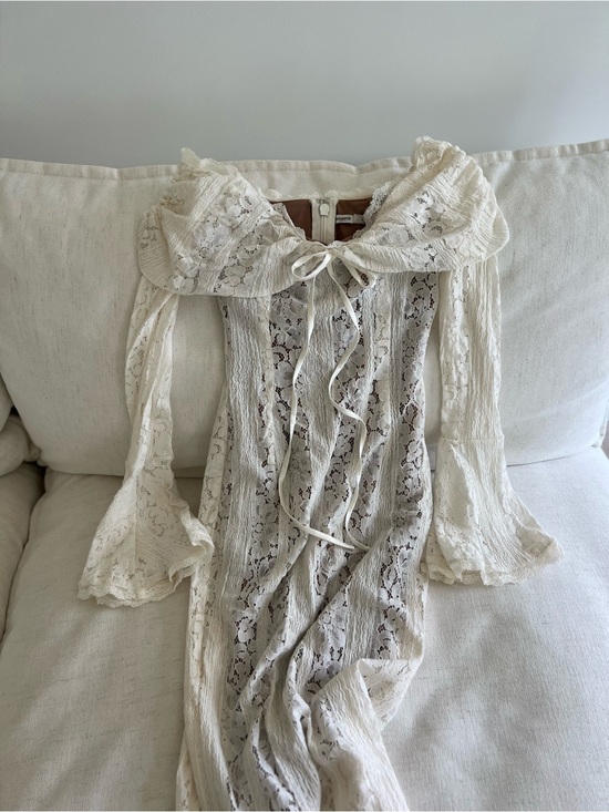 House of CB Dresses & Skirts - House of Cb BELLE
Vintage Cream Floral Lace Off Shoulder Maxi Dress